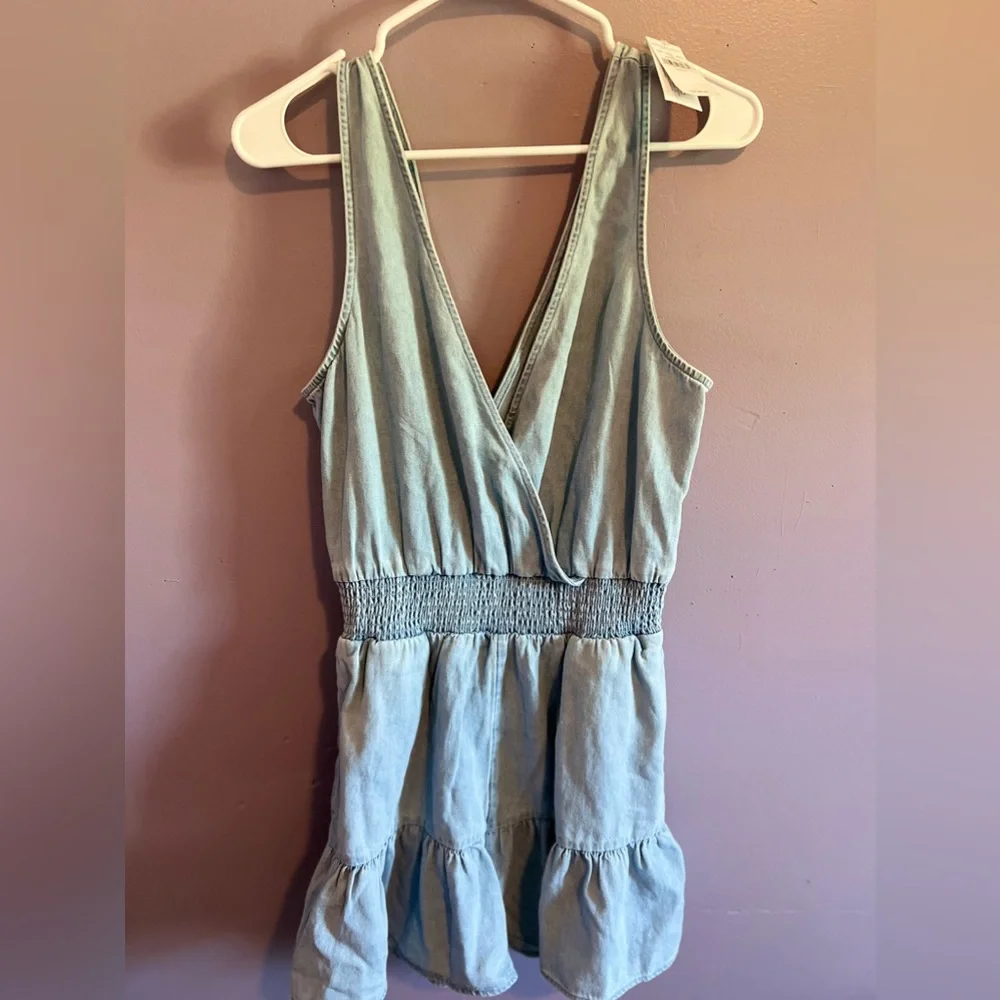 American Eagle Outfitters denim look chambray Ruffle Romper shorts size medium - Picture 2 of 8